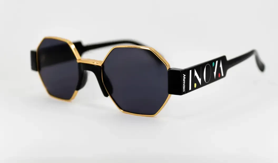 Sunglasses with a design on the side
